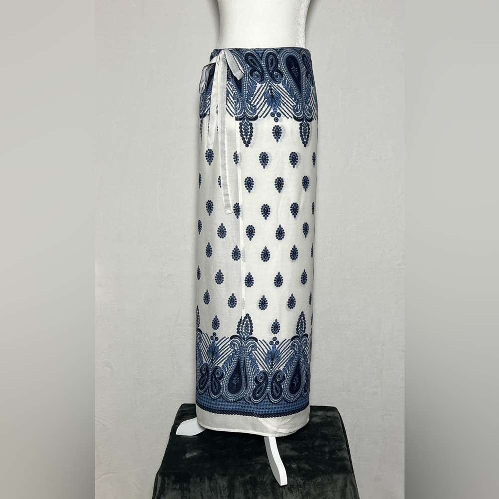 *NWT* Pareo Sarong Wrap Cover-up Long Skirt - One Size - White and Navy Paisely